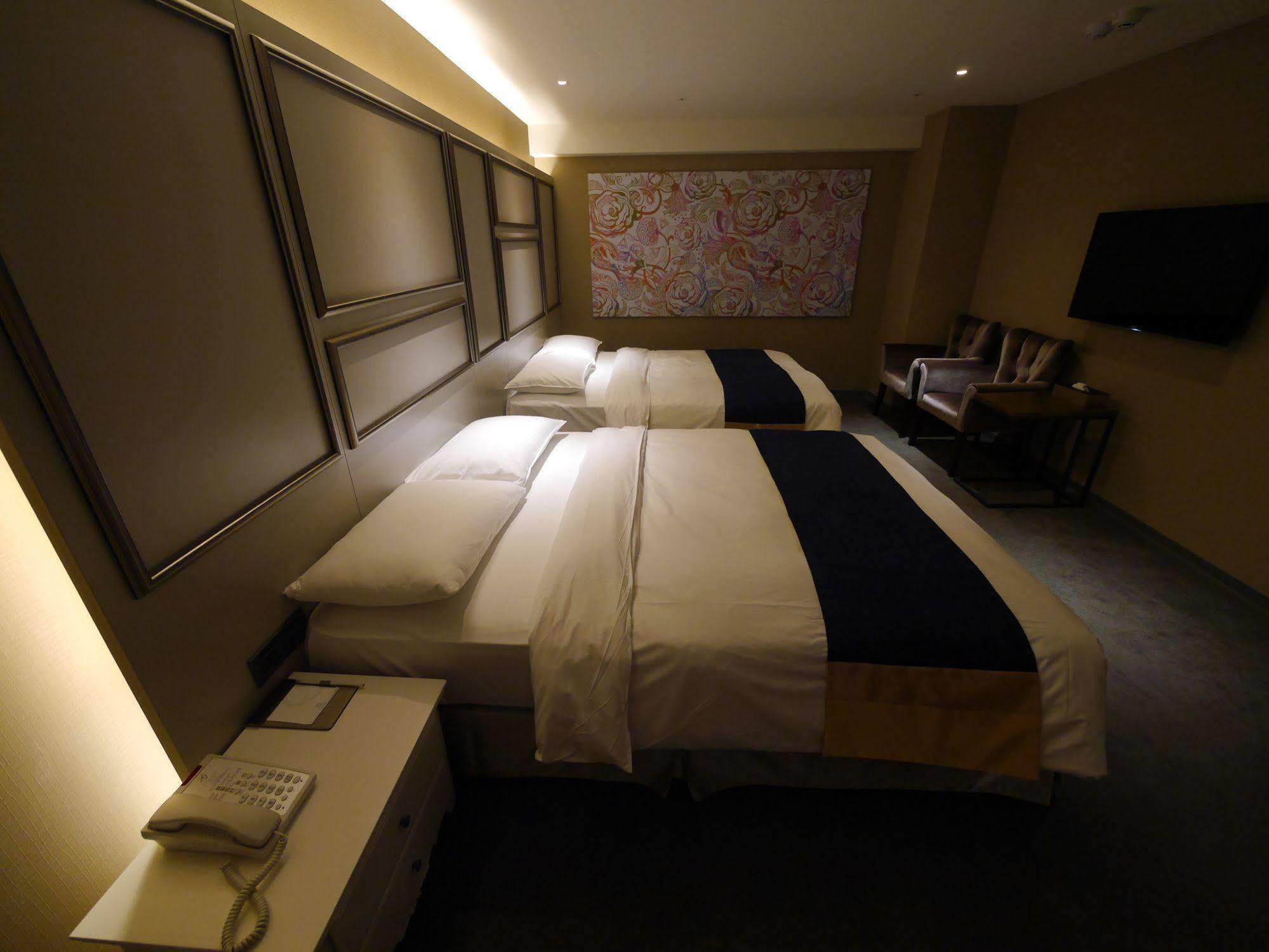 World Zhongxiao Hotel