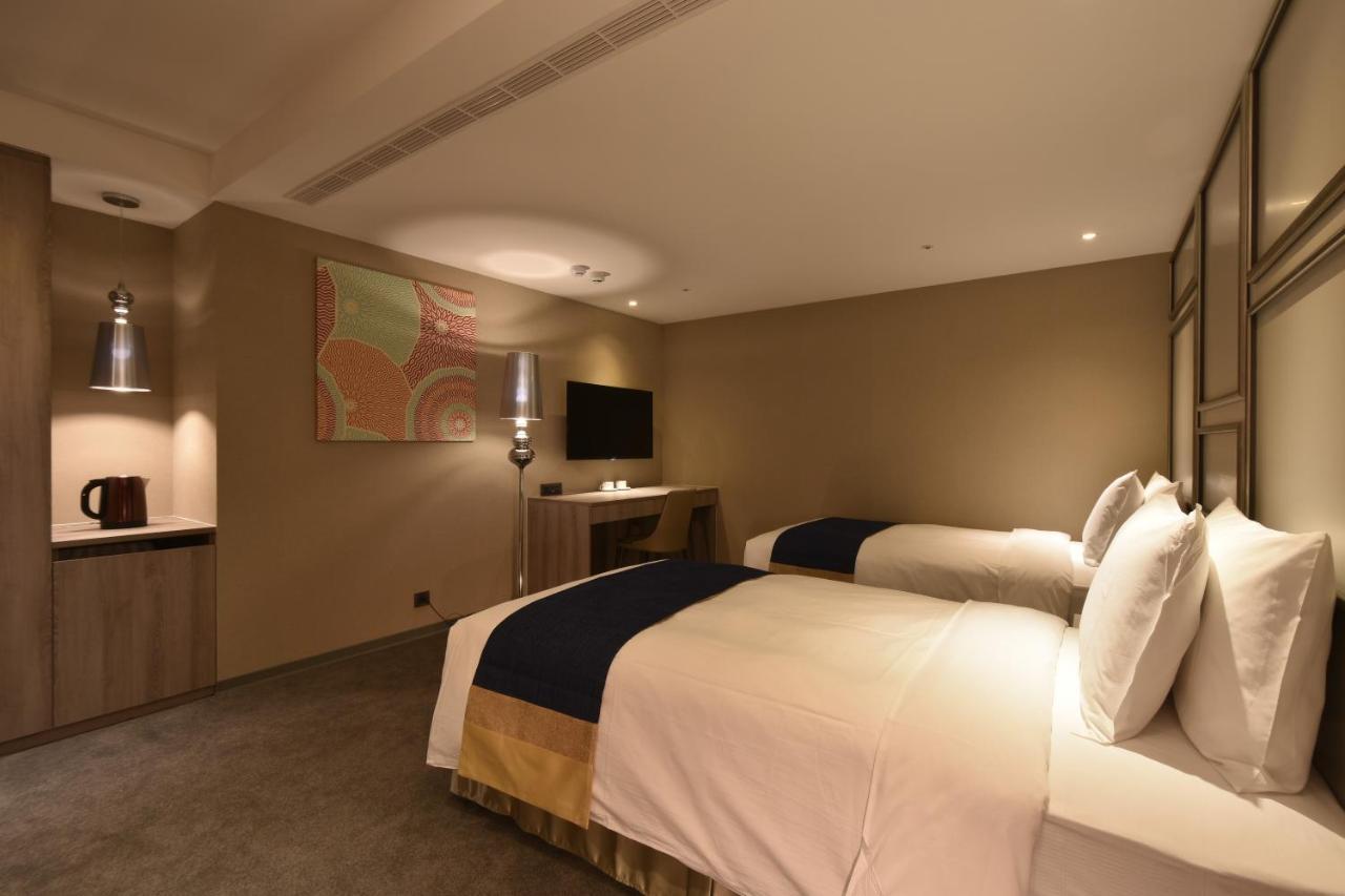 World Zhongxiao Hotel